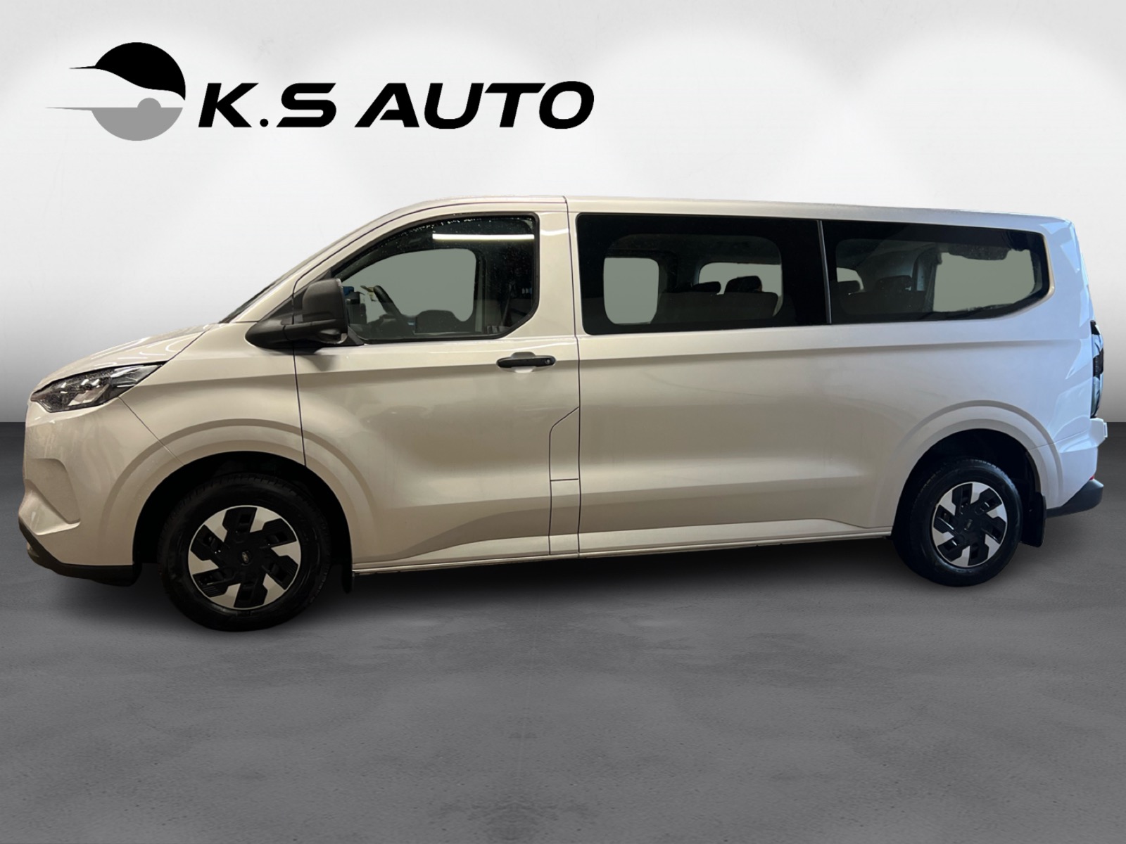 Ford Custom Lang model Minibus UDLEJNING pr. dag