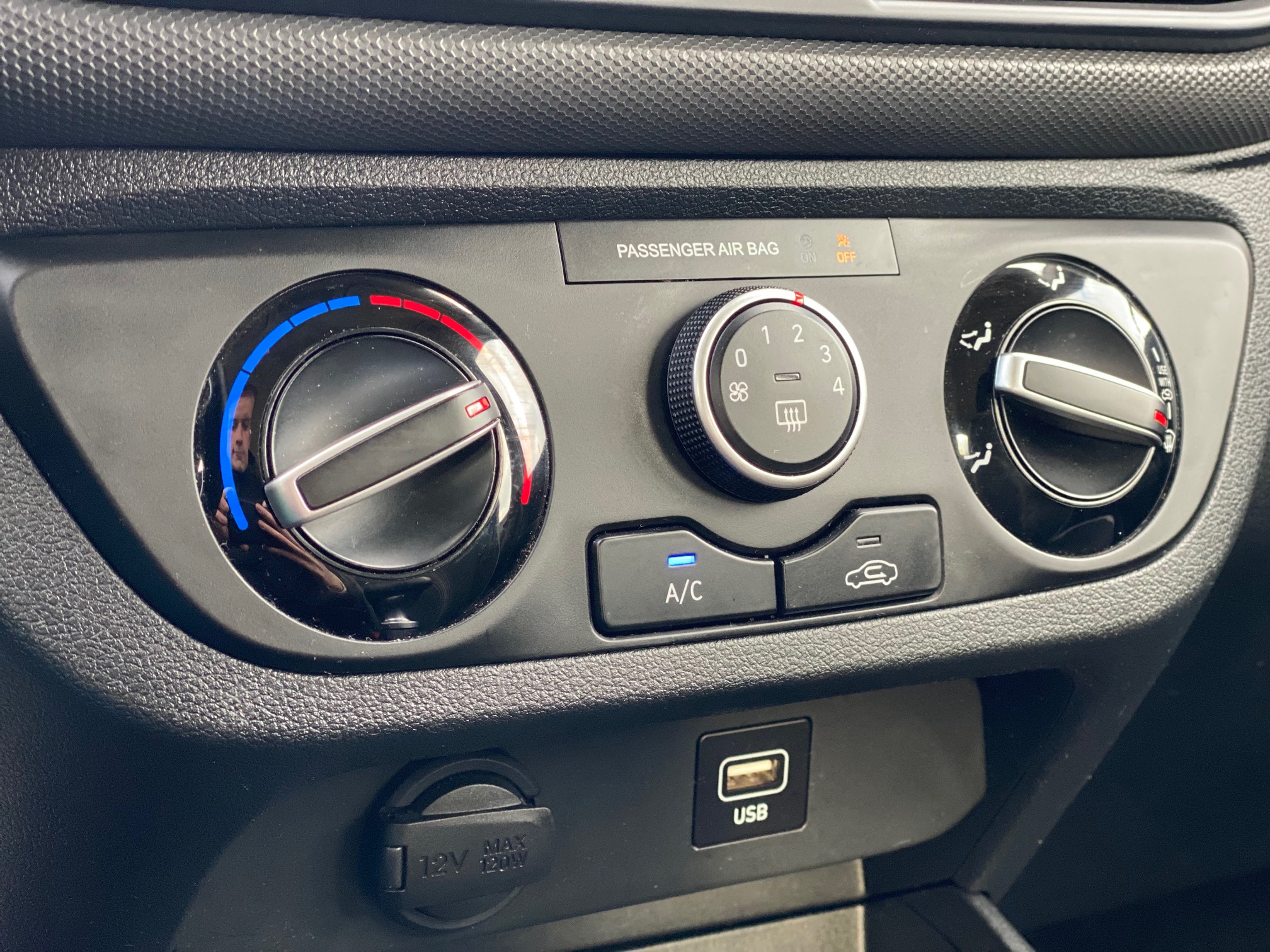 Hyundai i10 1,0 MPi Essential 5d