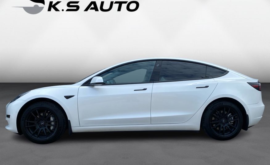 Tesla Model 3 Standard Range+ RWD 4d