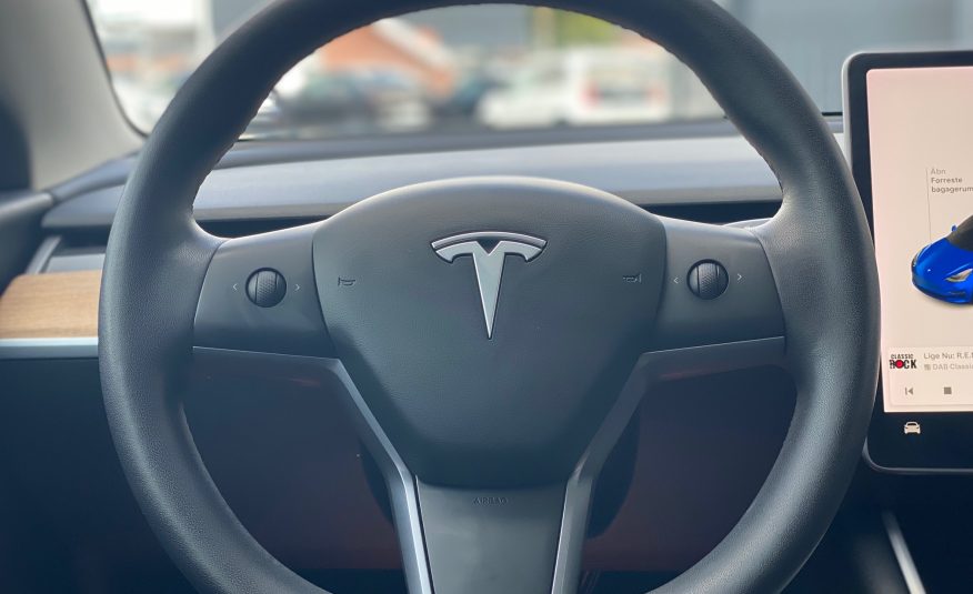 Tesla Model 3 Standard Range+ RWD 4d