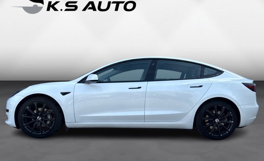 Tesla Model 3 Standard Range+ RWD 4d