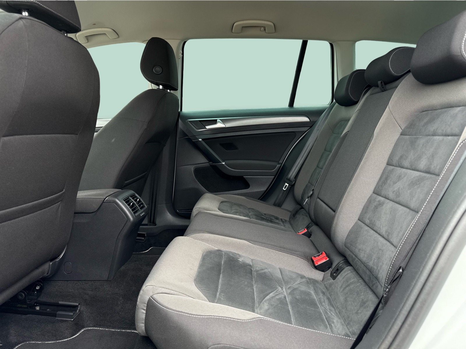 VW Golf VII 1,5 TSi 130 Comfortline Variant 5d