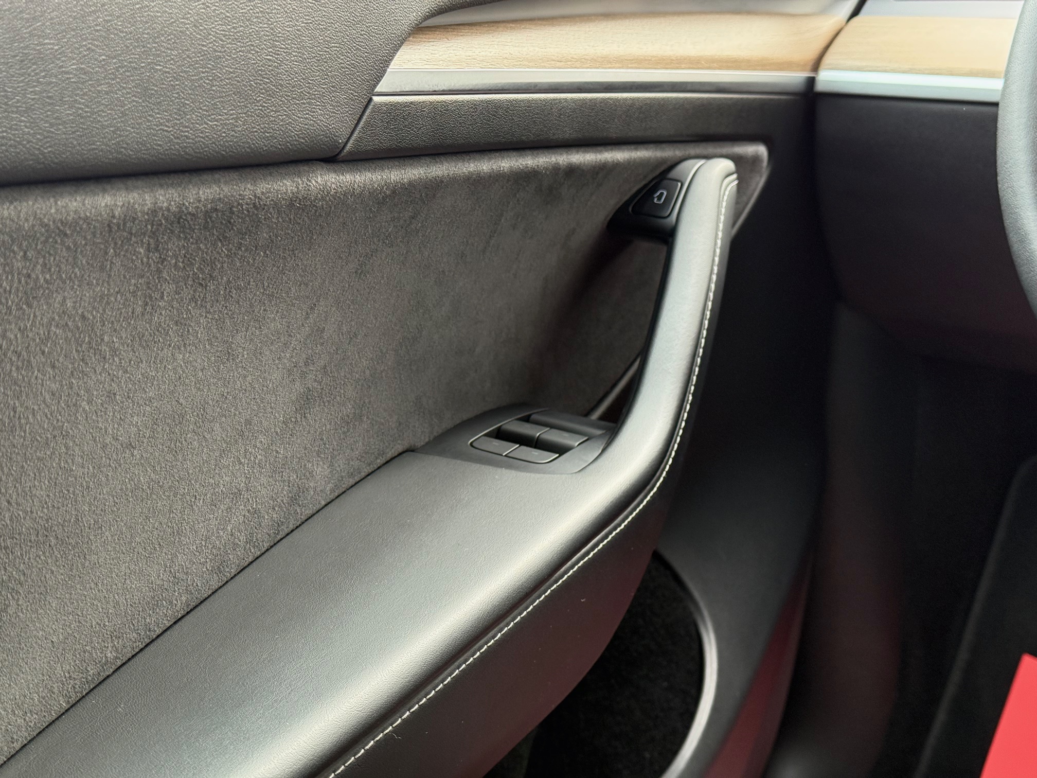 Tesla Model Y Long Range AWD 4d