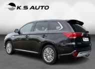 Mitsubishi Outlander 2,4 PHEV Limited CVT 4WD 5d