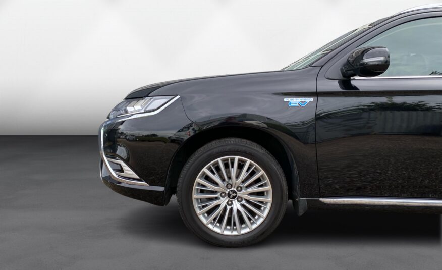 Mitsubishi Outlander 2,4 PHEV Limited CVT 4WD 5d