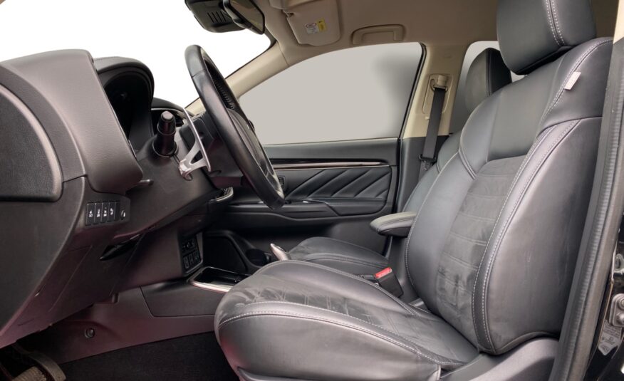 Mitsubishi Outlander 2,4 PHEV Limited CVT 4WD 5d