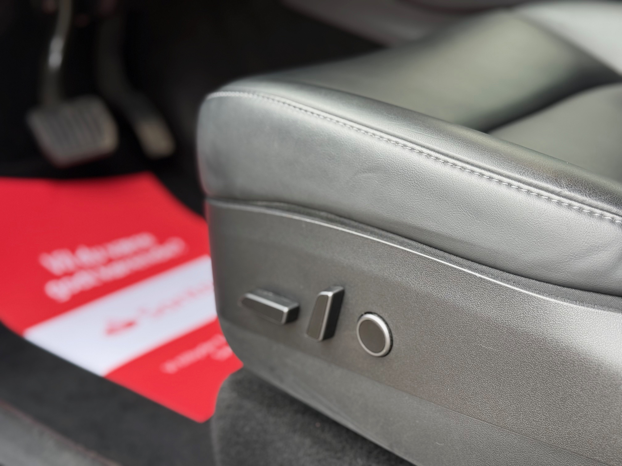 Tesla Model Y Long Range AWD 4d