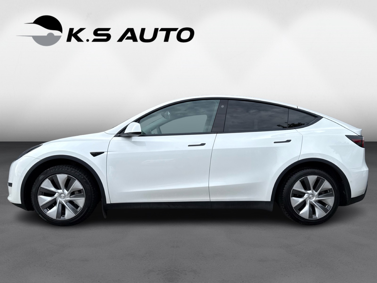 Tesla Model Y Long Range AWD 4d