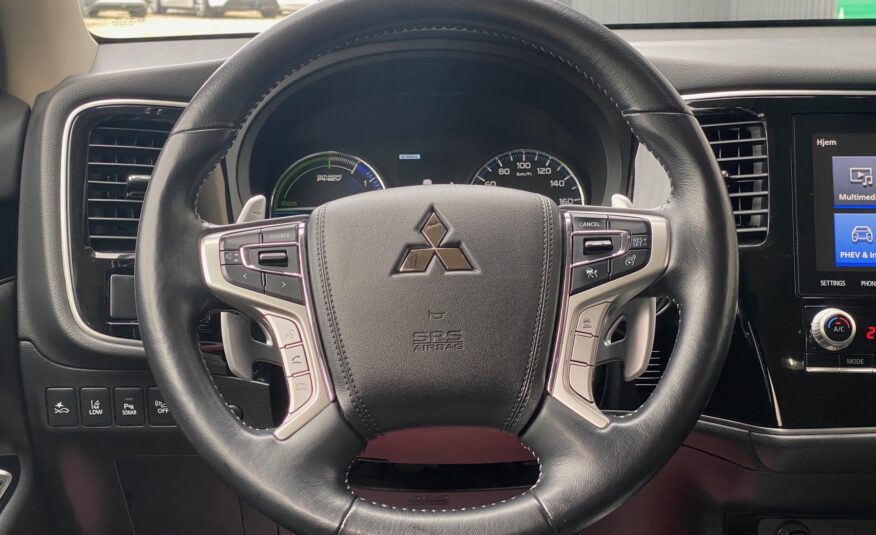 Mitsubishi Outlander 2,4 PHEV Limited CVT 4WD 5d