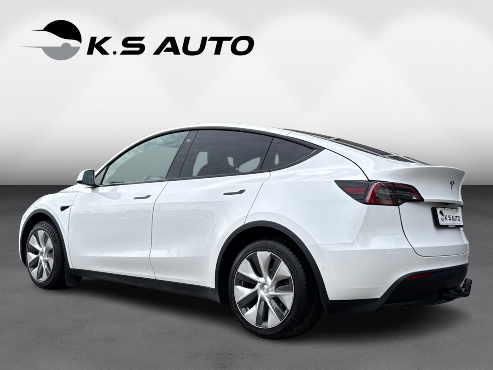 Tesla Model Y Long Range AWD 4d