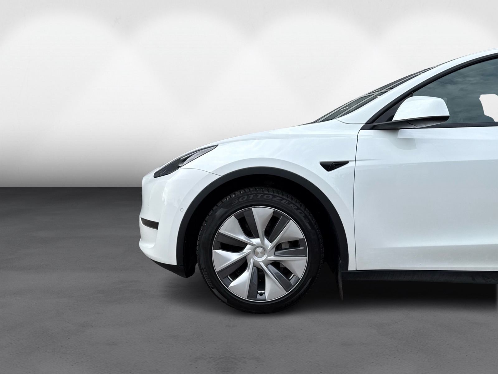 Tesla Model Y Long Range AWD 4d