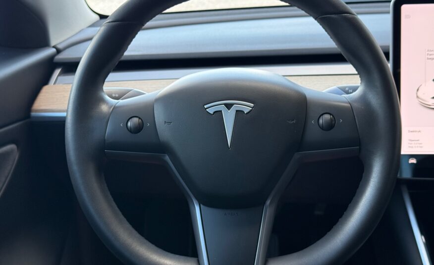 Tesla Model 3 Long Range AWD 4d