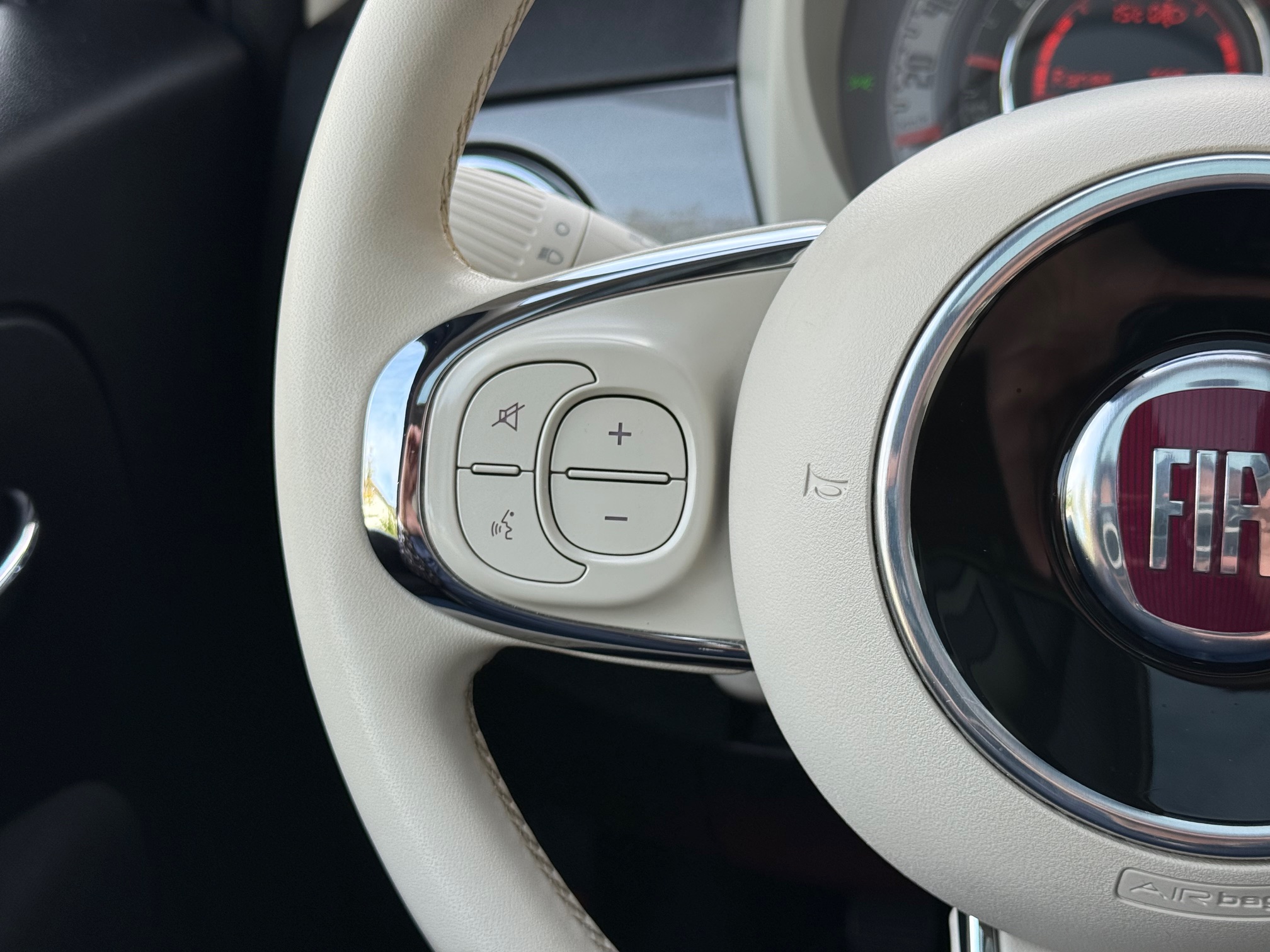 Fiat 500 1,0 Hybrid Lounge 2d