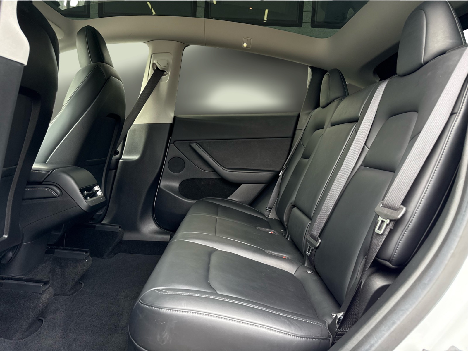 Tesla Model Y Long Range AWD 4d