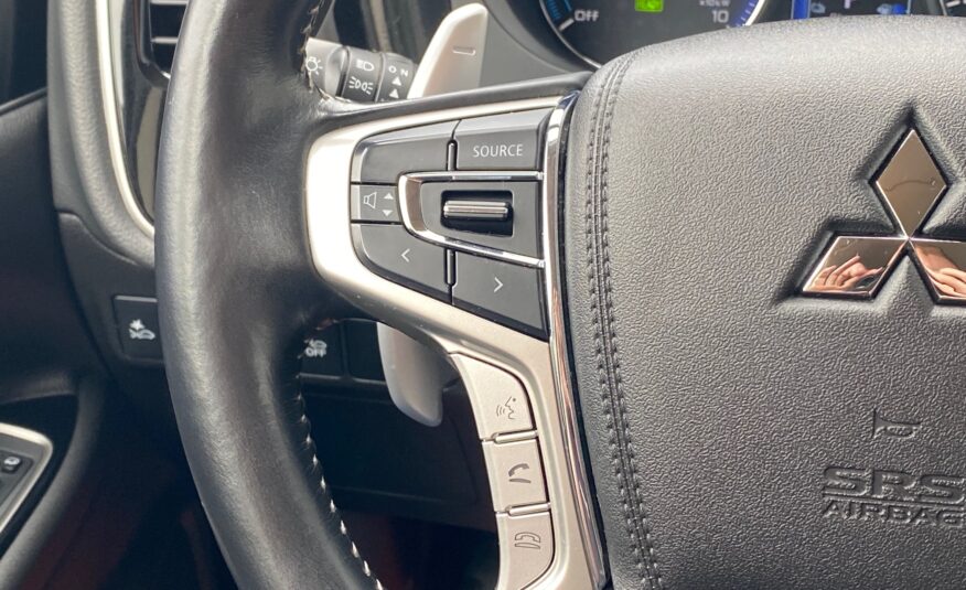 Mitsubishi Outlander 2,4 PHEV Limited CVT 4WD 5d