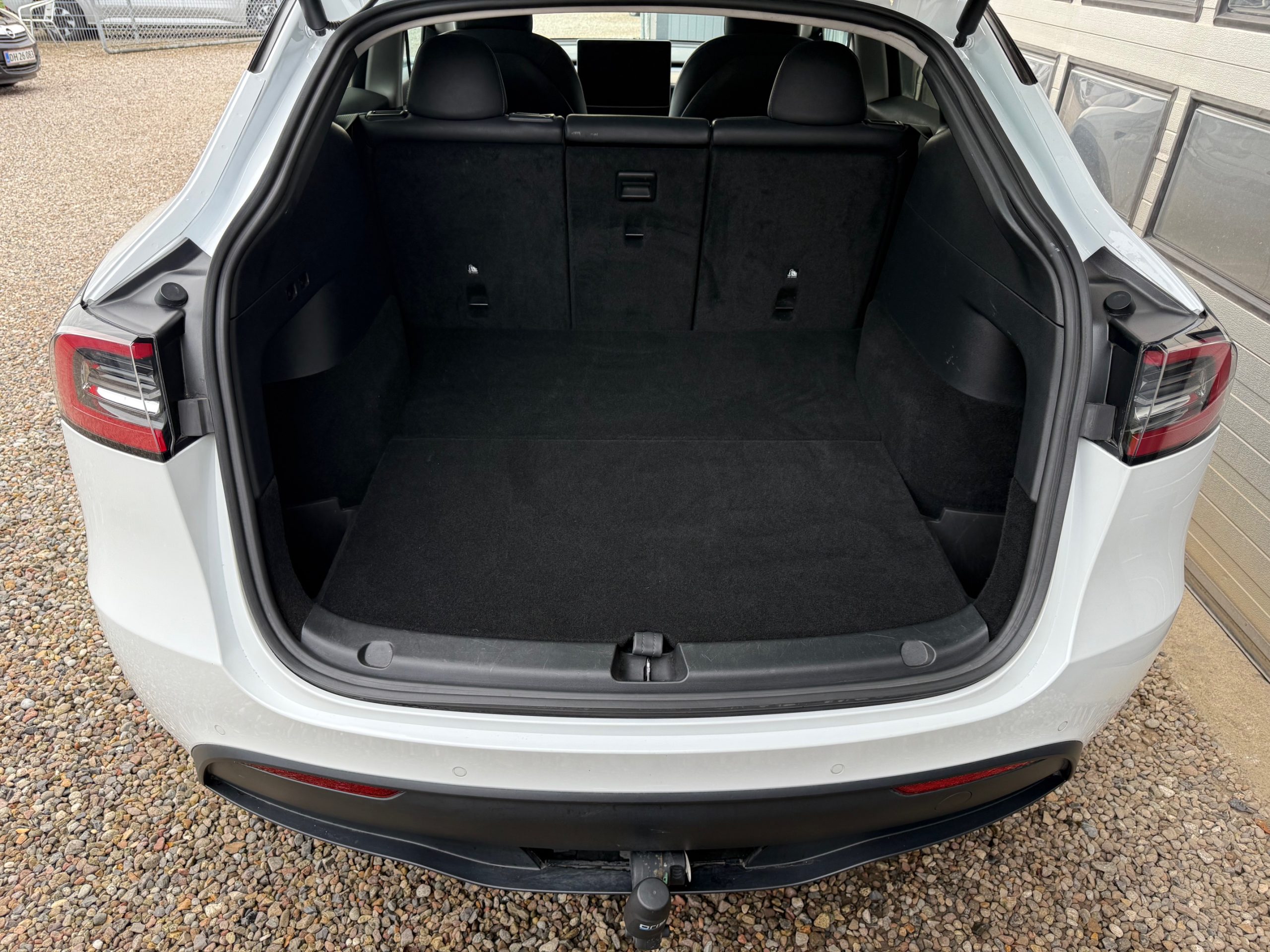 Tesla Model Y Long Range AWD 4d