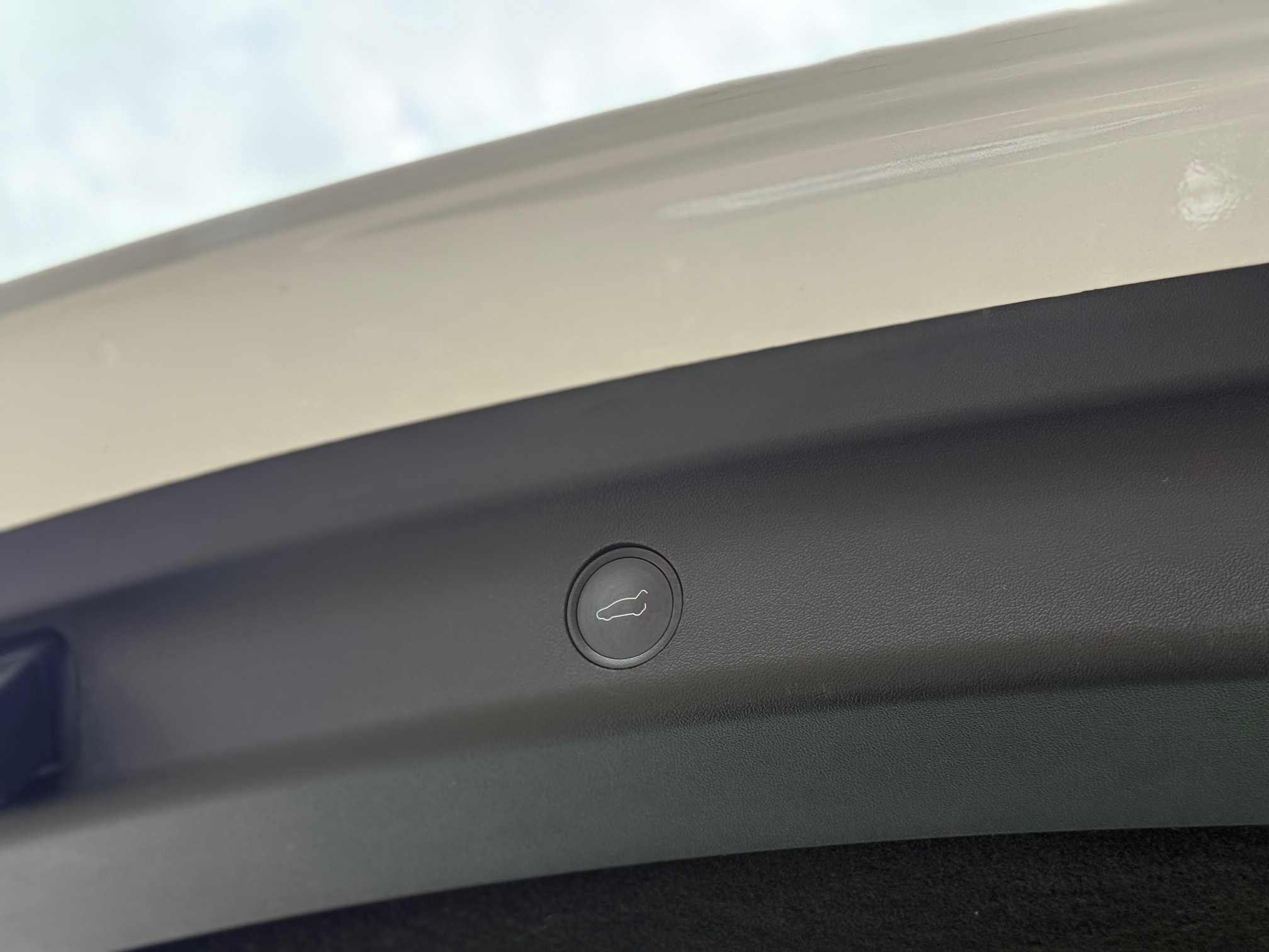 Tesla Model Y Long Range AWD 4d