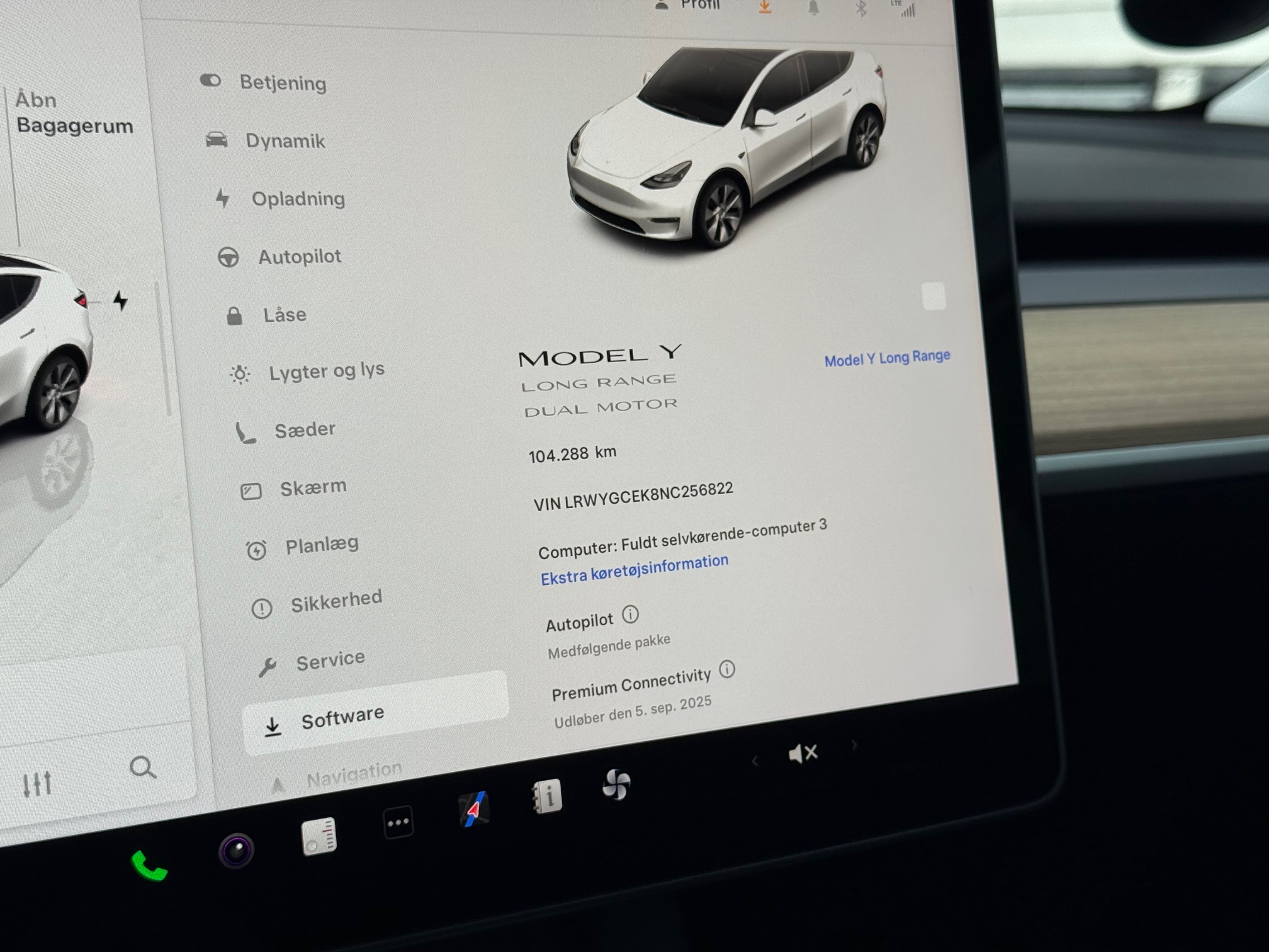 Tesla Model Y Long Range AWD 4d