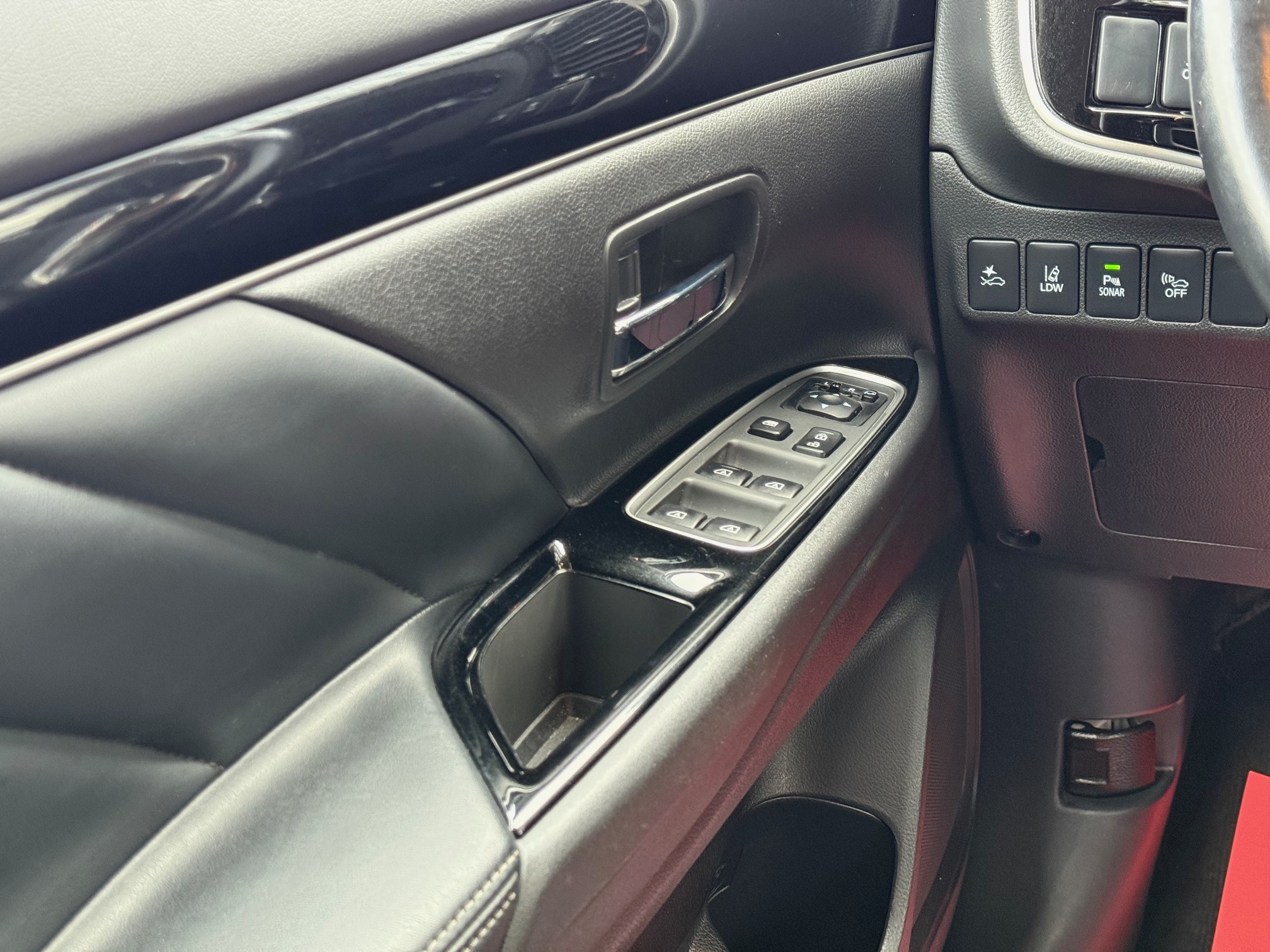Mitsubishi Outlander 2,4 PHEV Intense CVT 4WD 5d