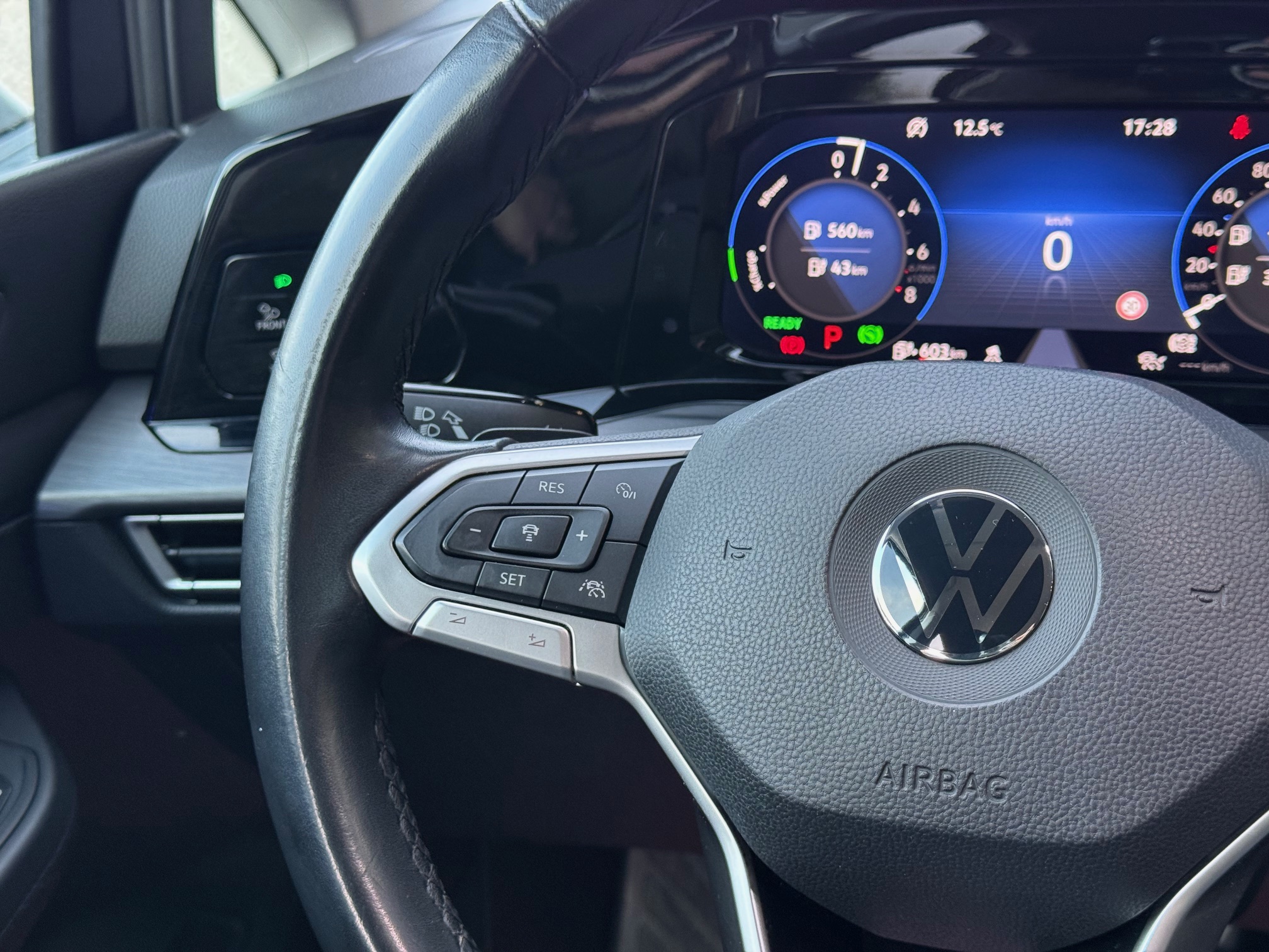 VW Golf VIII 1,4 eHybrid DSG 5d