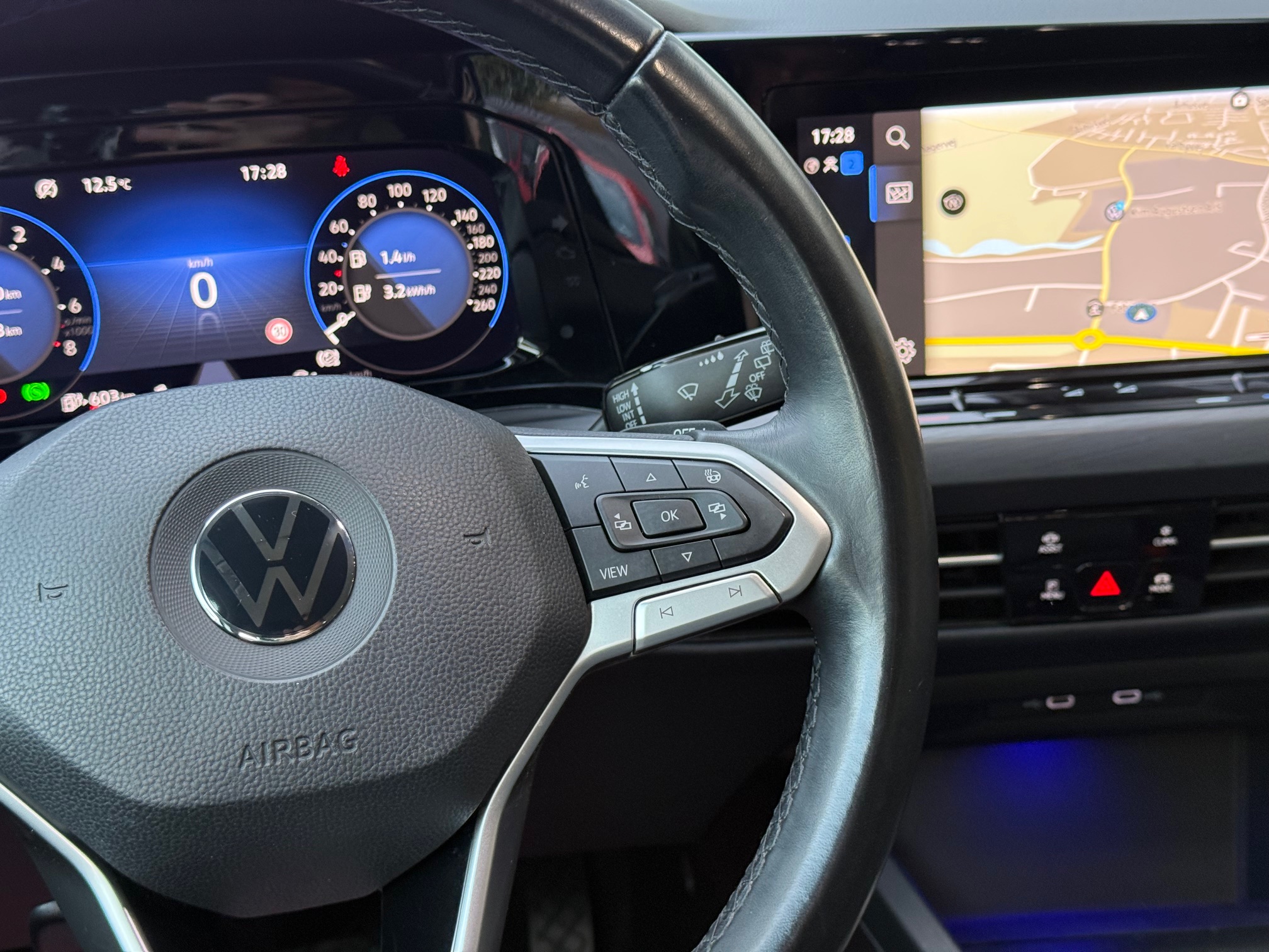 VW Golf VIII 1,4 eHybrid DSG 5d