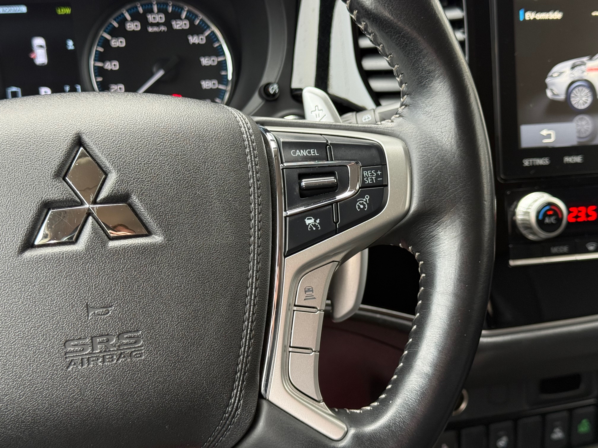 Mitsubishi Outlander 2,4 PHEV Intense CVT 4WD 5d