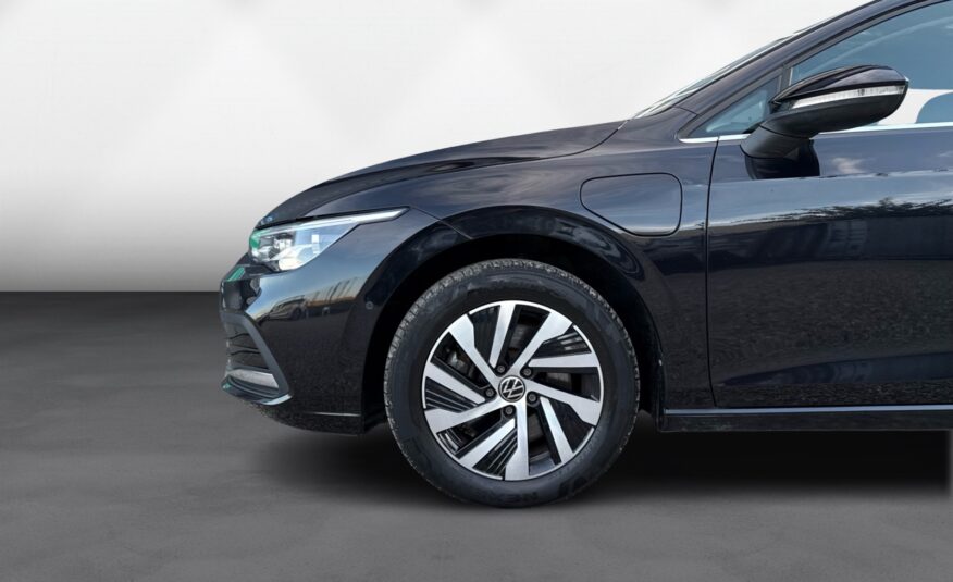 VW Golf VIII 1,4 eHybrid DSG 5d