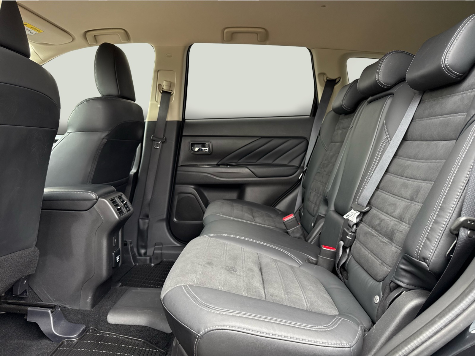 Mitsubishi Outlander 2,4 PHEV Intense CVT 4WD 5d