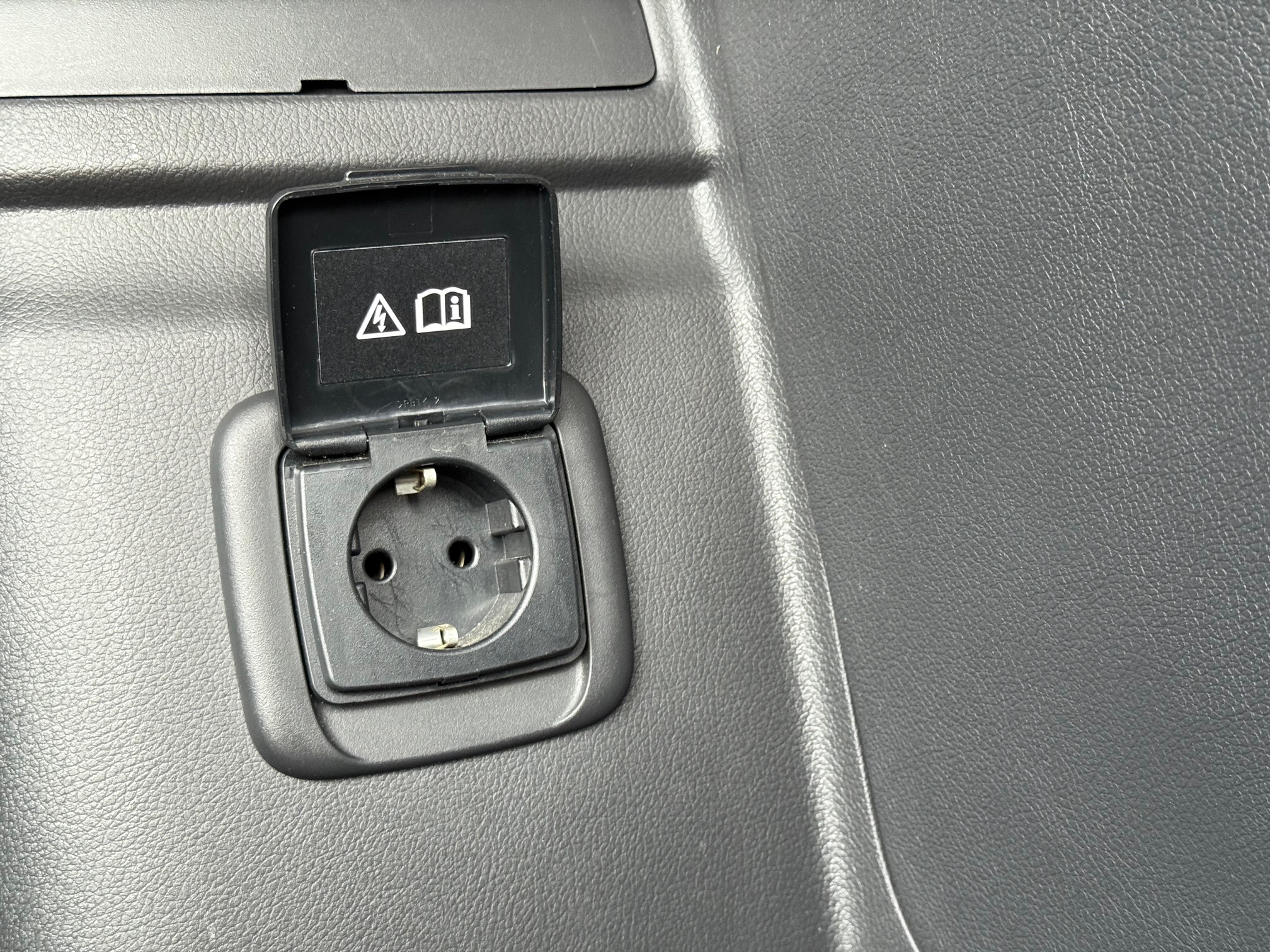 Mitsubishi Outlander 2,4 PHEV Intense CVT 4WD 5d