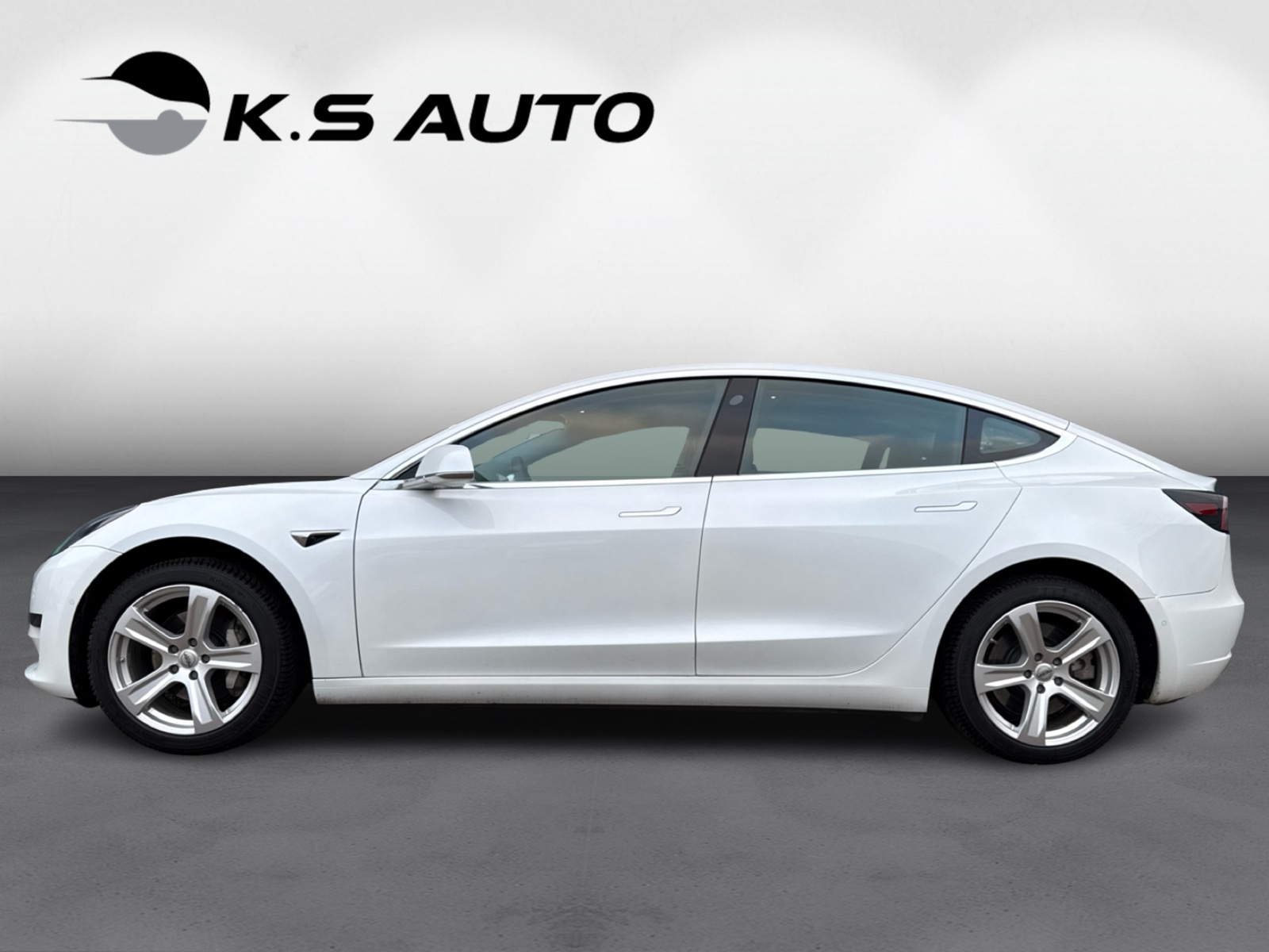 Tesla Model 3 Standard Range+ RWD 4d