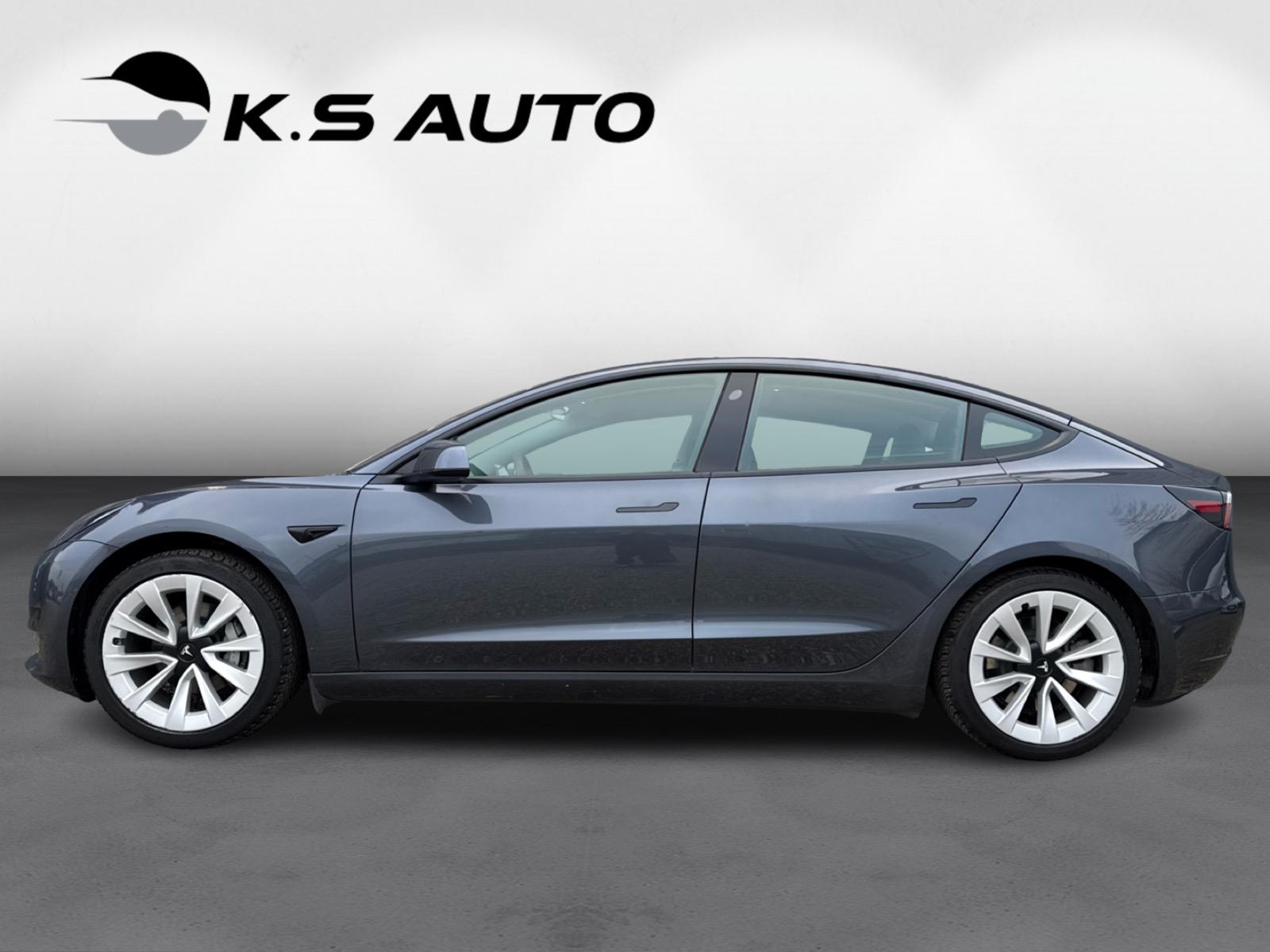 Tesla Model 3 Standard Range+ RWD 4d