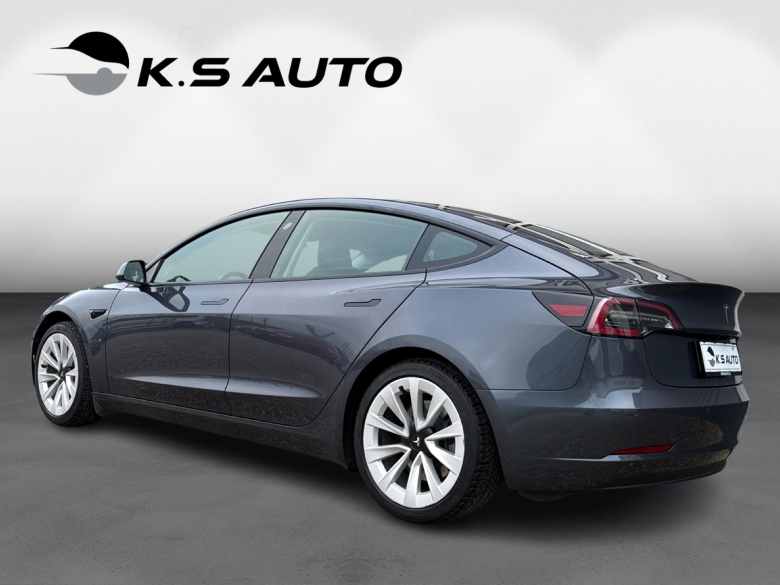 Tesla Model 3 Standard Range+ RWD 4d