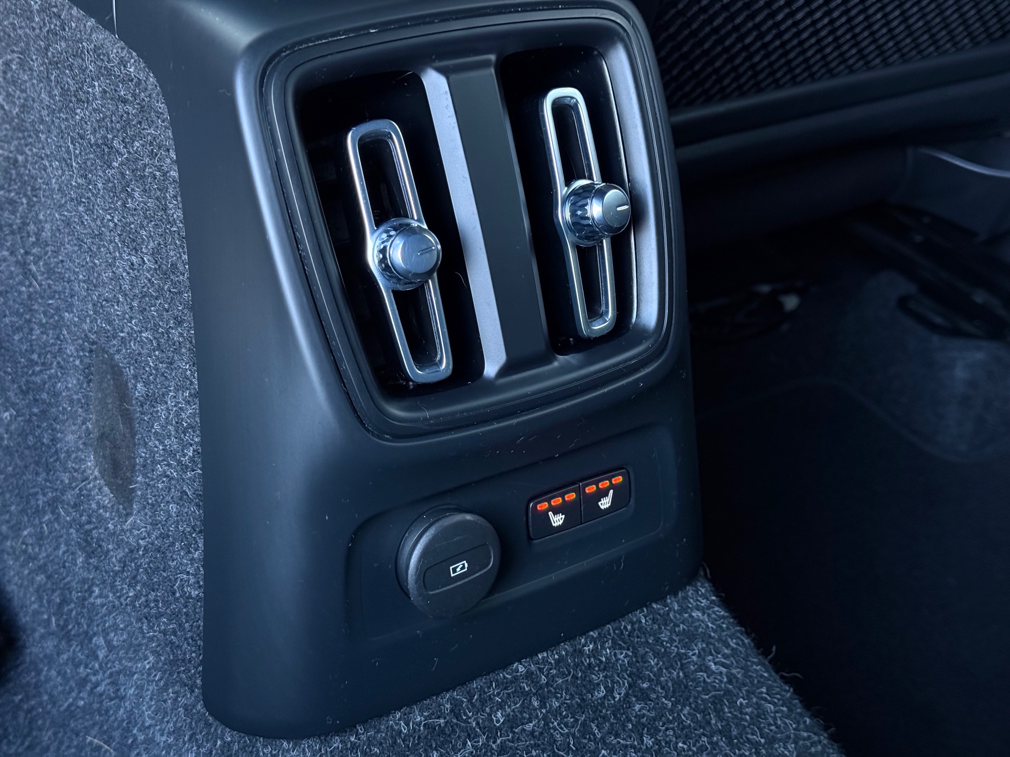 Volvo XC40 1,5 T4 ReCharge Inscription aut. 5d