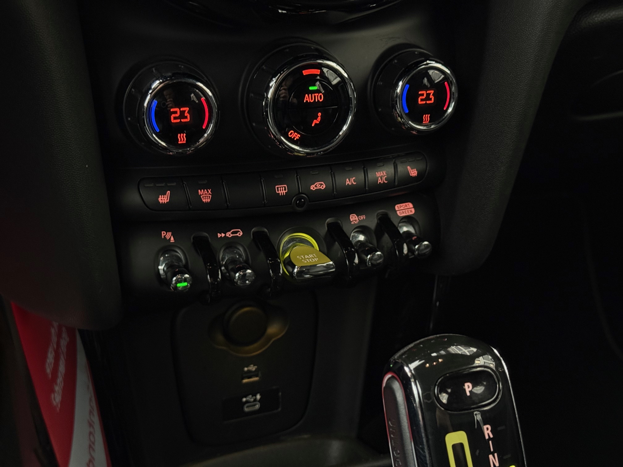 MINI Cooper SE Experience 3d