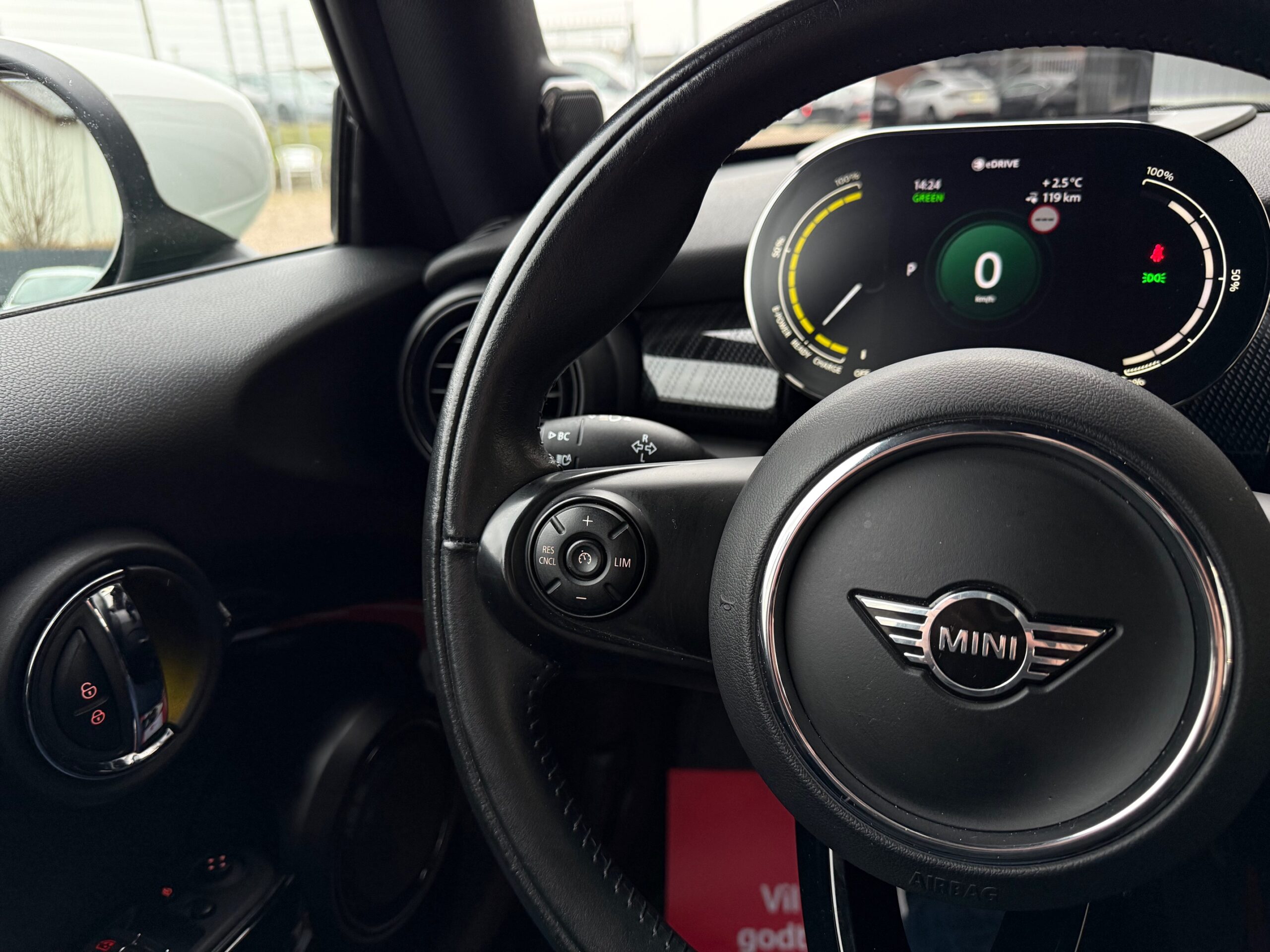 MINI Cooper SE Experience 3d