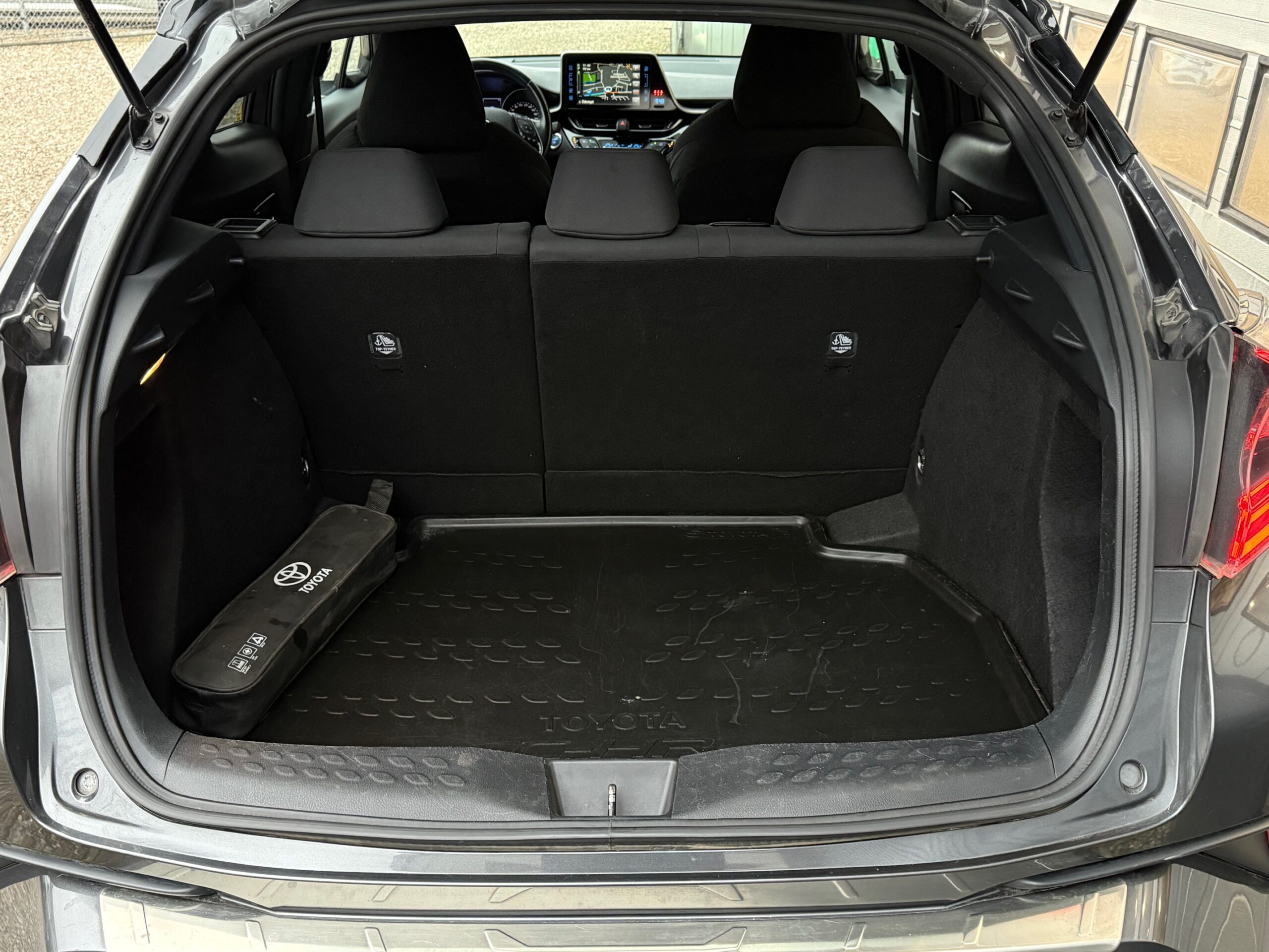 Toyota C-HR 1,8 Hybrid Premium Selected CVT 5d