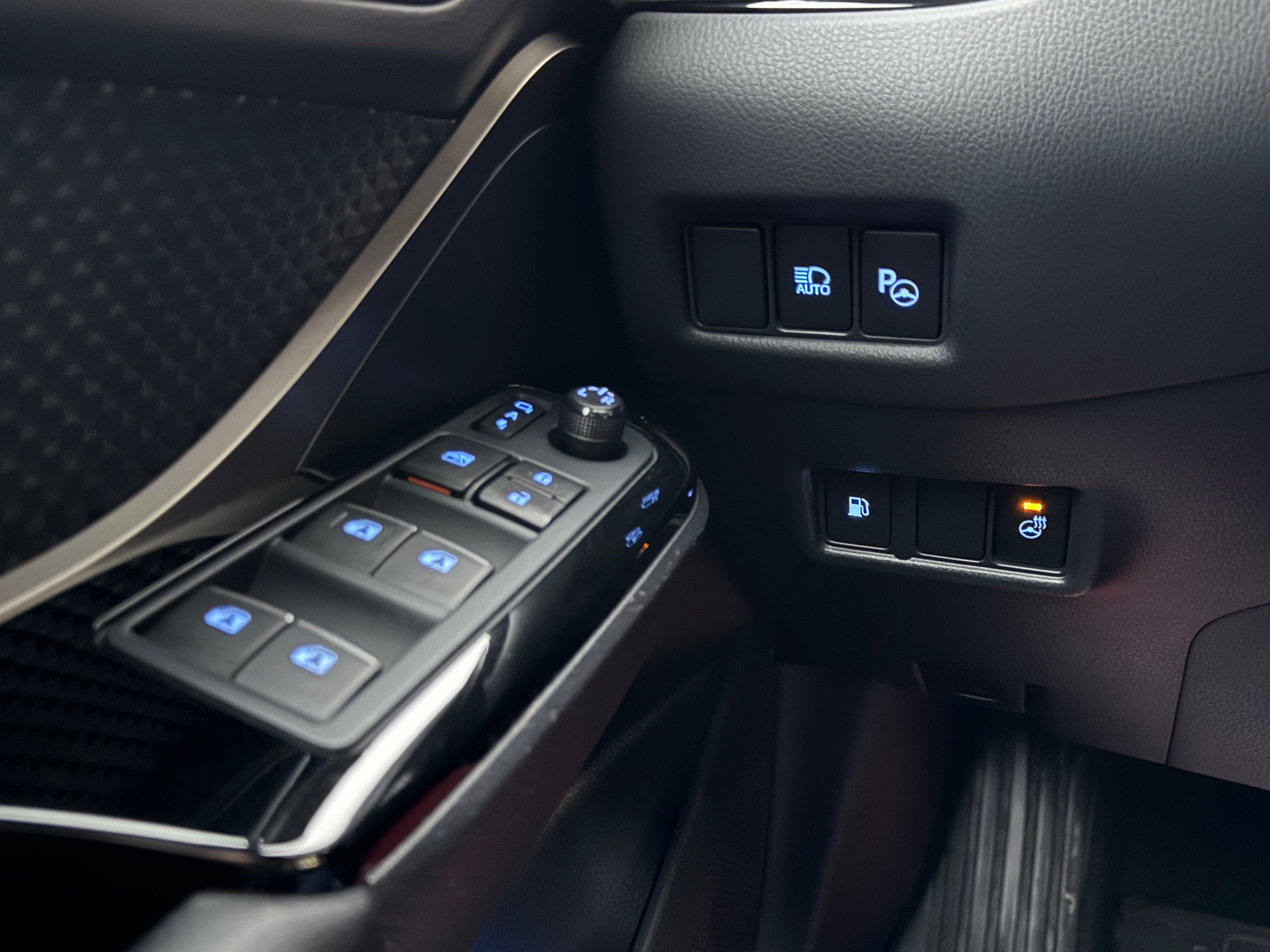 Toyota C-HR 1,8 Hybrid Premium Selected CVT 5d