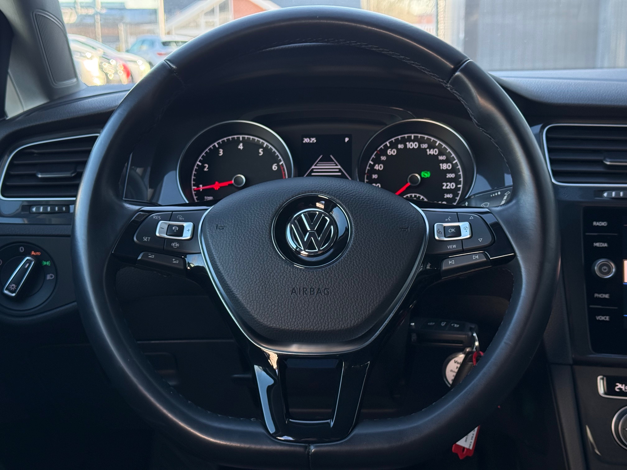 VW Golf VII 1,5 TSi 130 Comfortline DSG 5d