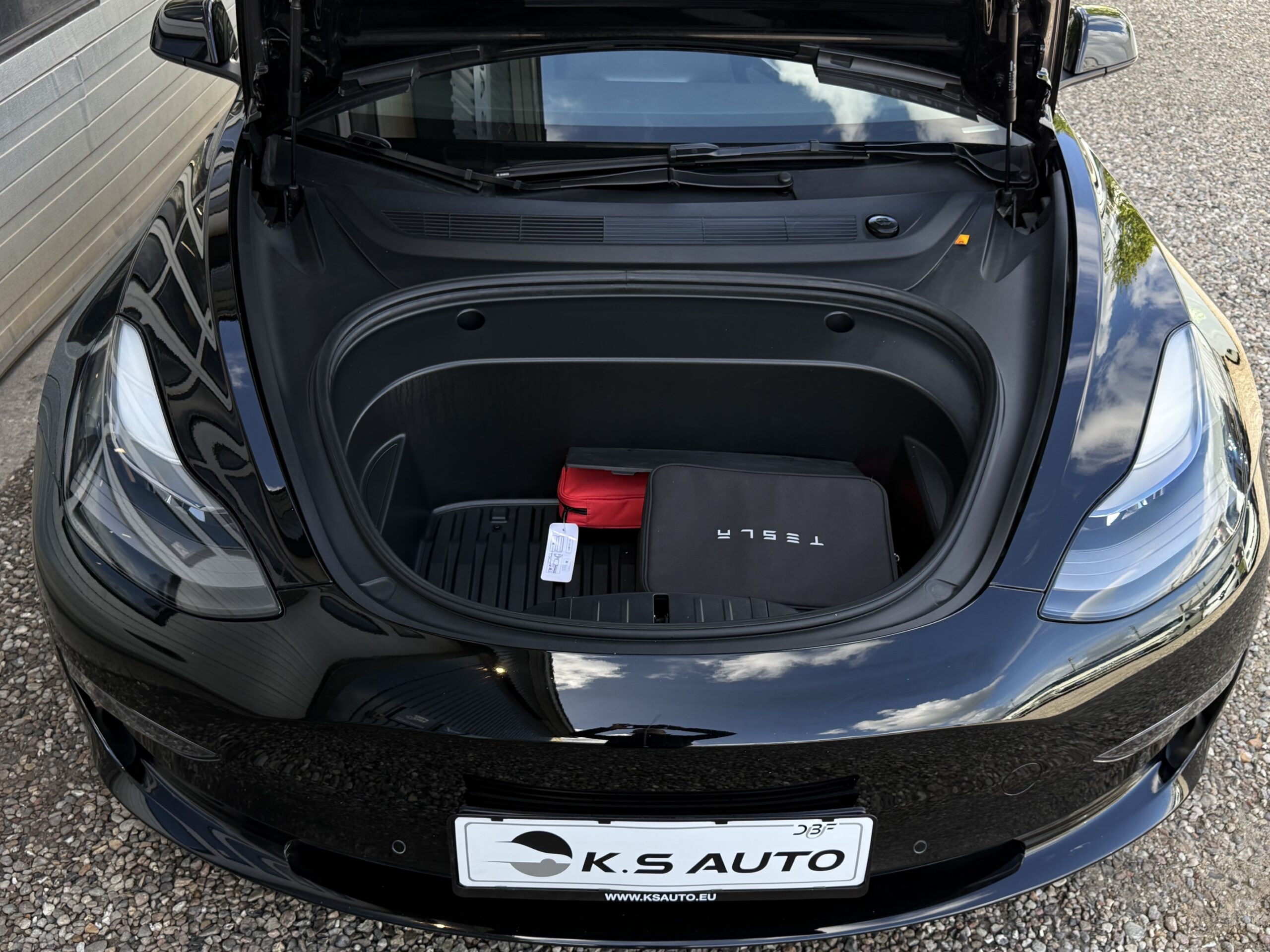 Tesla Model 3 Long Range AWD 4d
