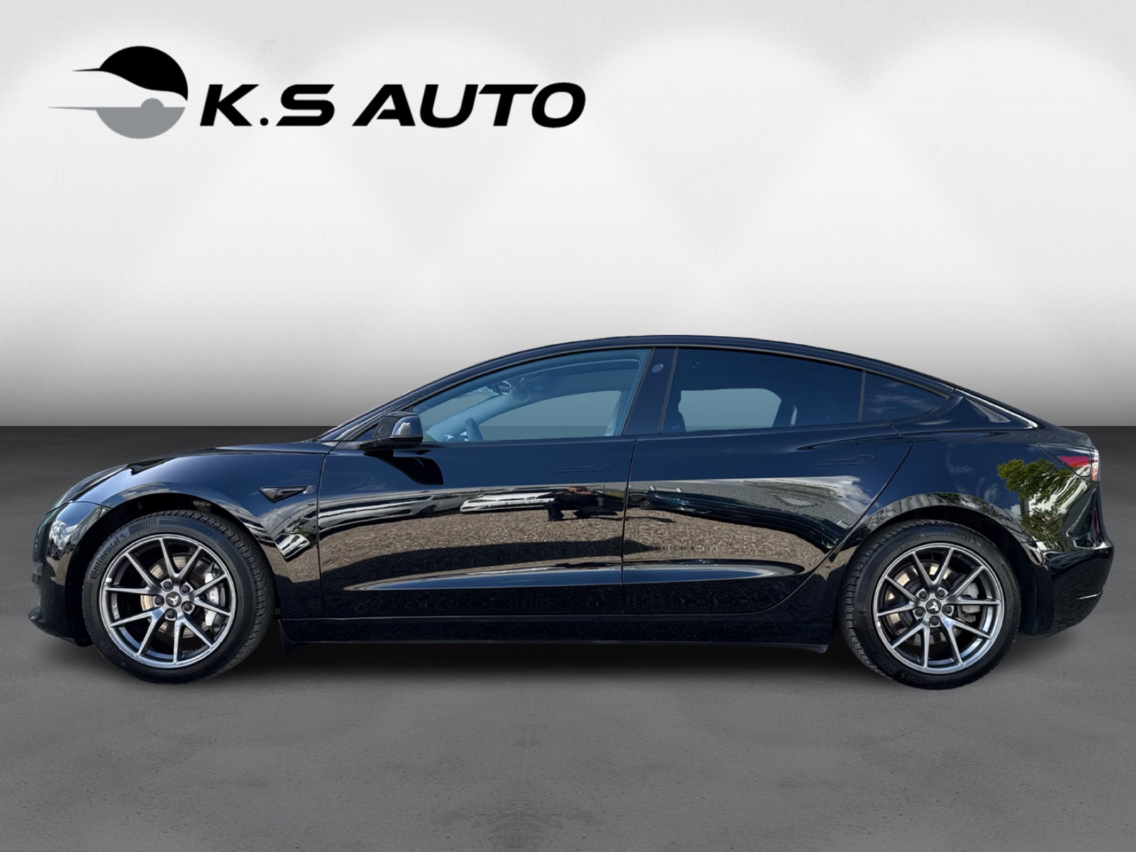 Tesla Model 3 Long Range AWD 4d