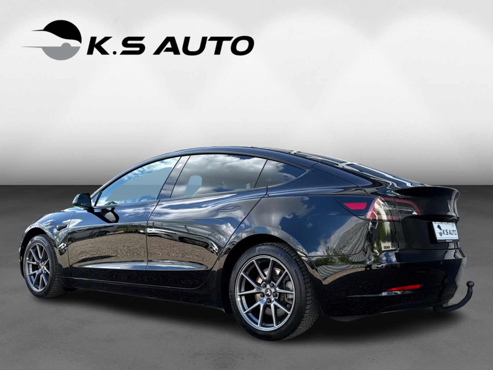 Tesla Model 3 Long Range AWD 4d