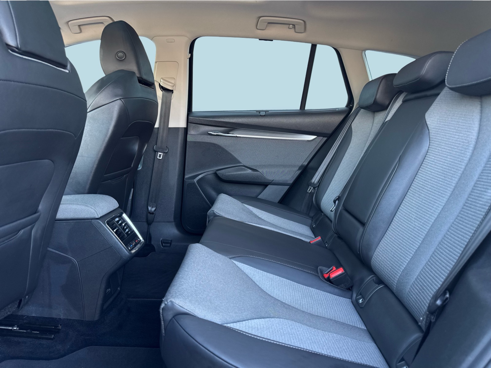 Skoda Enyaq 60 iV Loft 5d
