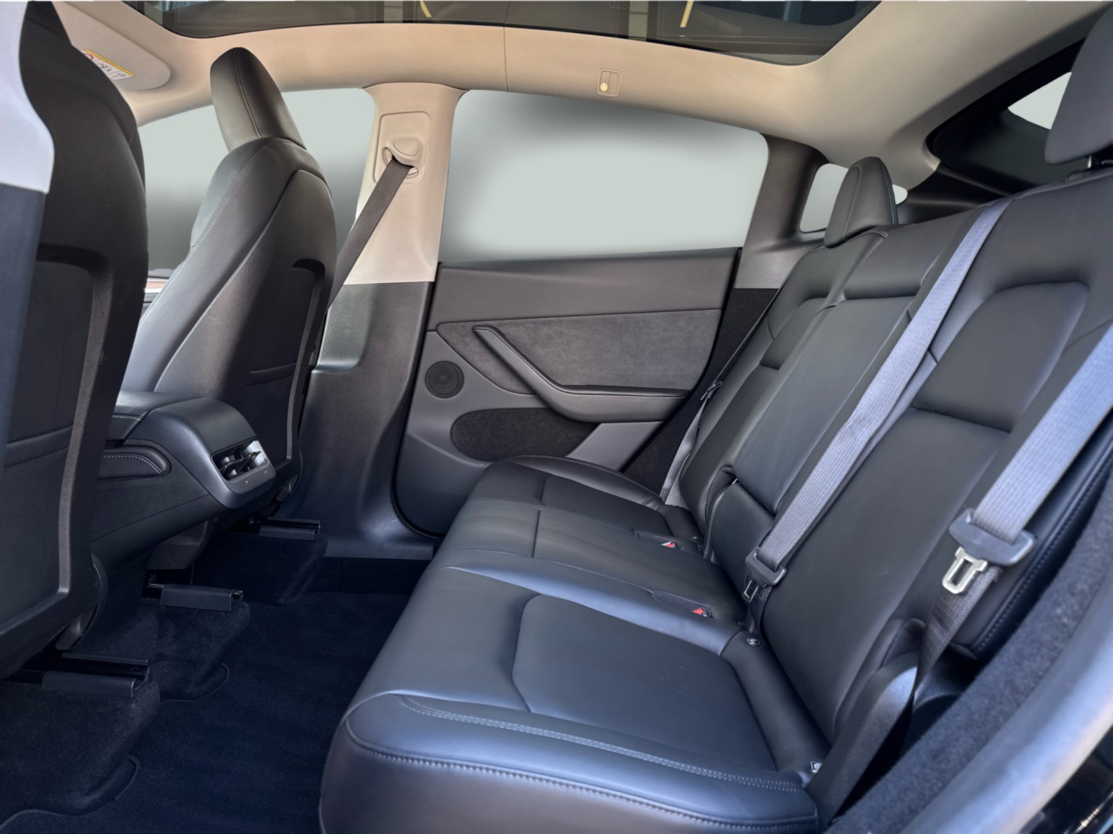 Tesla Model Y Long Range AWD 5d