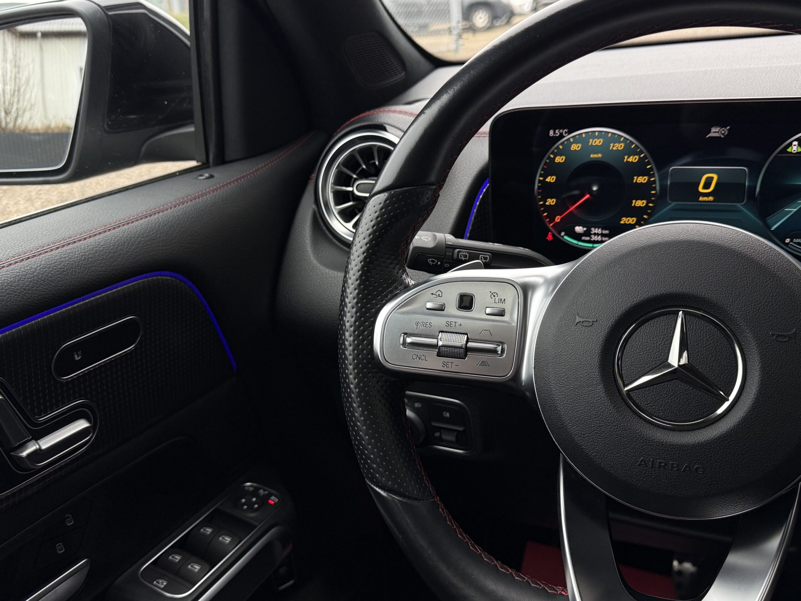 Mercedes EQB300 AMG Line 4Matic 5d