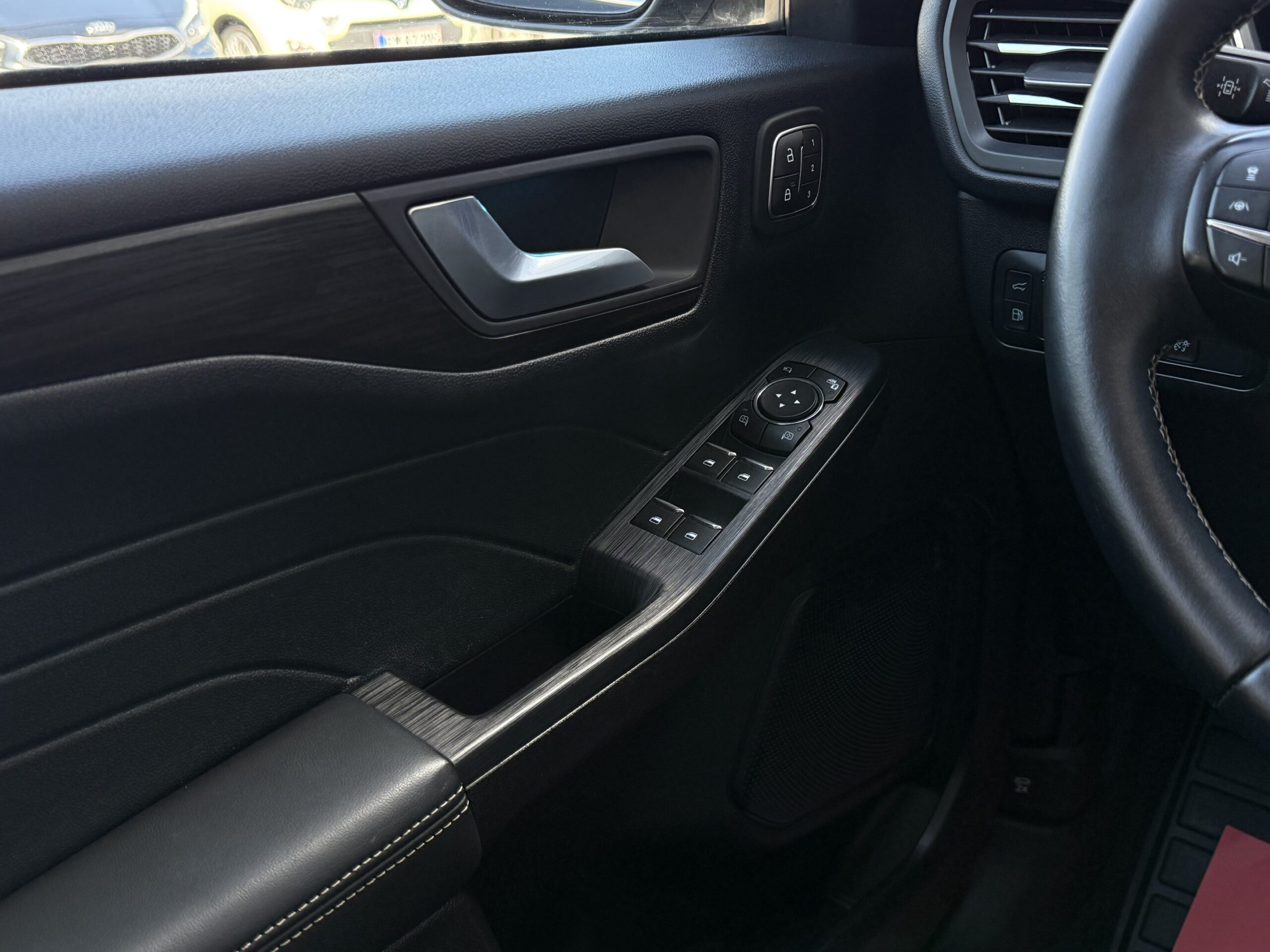 Ford Kuga 2,5 PHEV Vignale CVT 5d