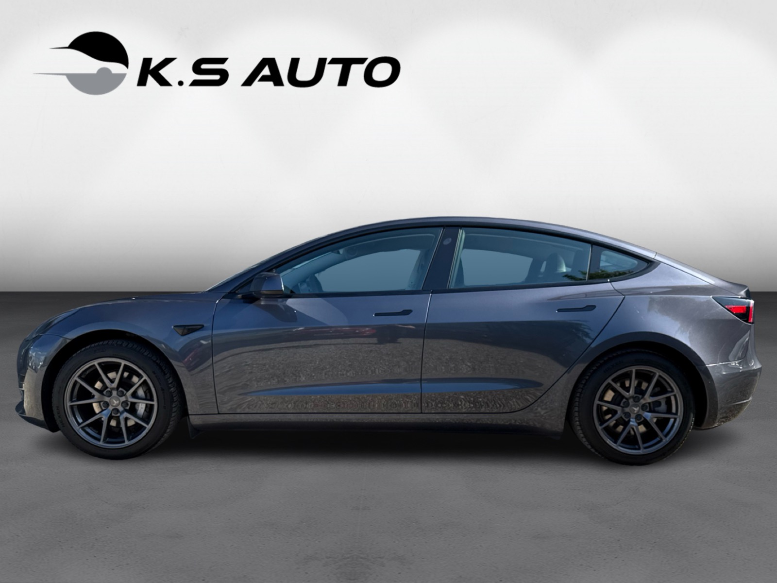 Tesla Model 3 Standard Range+ RWD 4d
