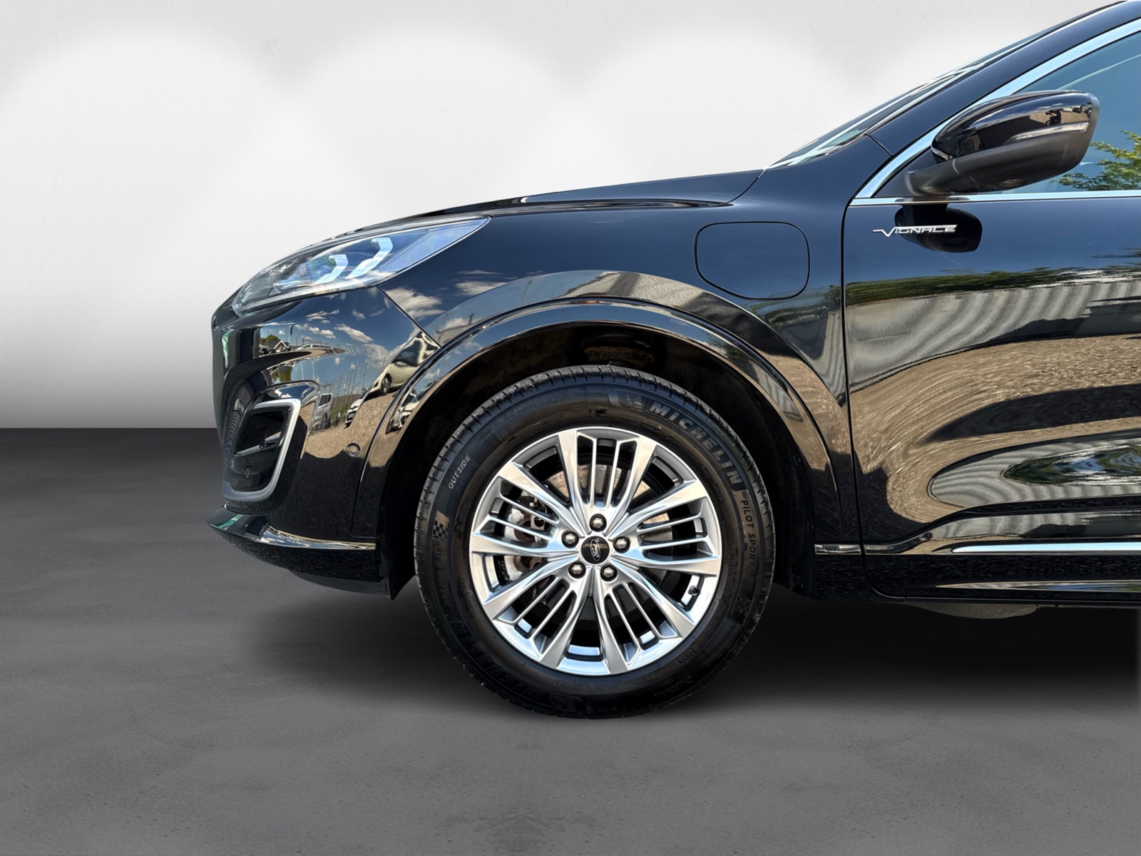 Ford Kuga 2,5 PHEV Vignale CVT 5d