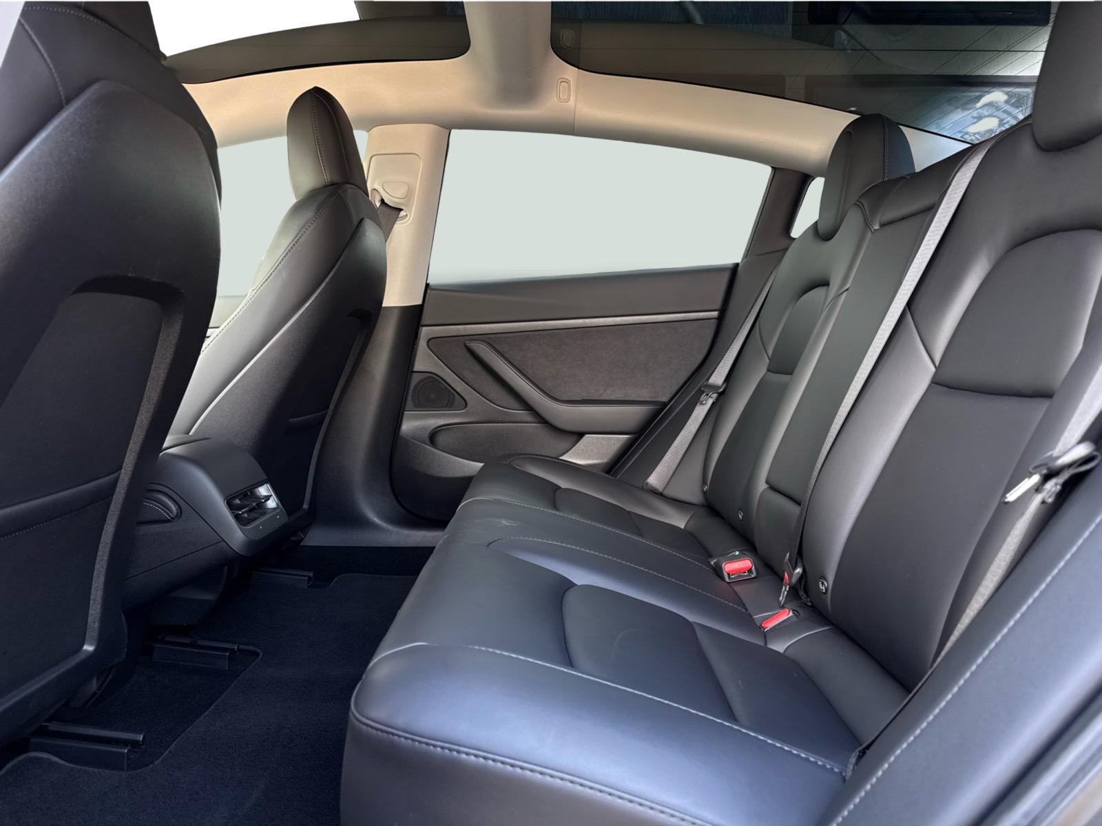 Tesla Model 3 Standard Range+ RWD 4d