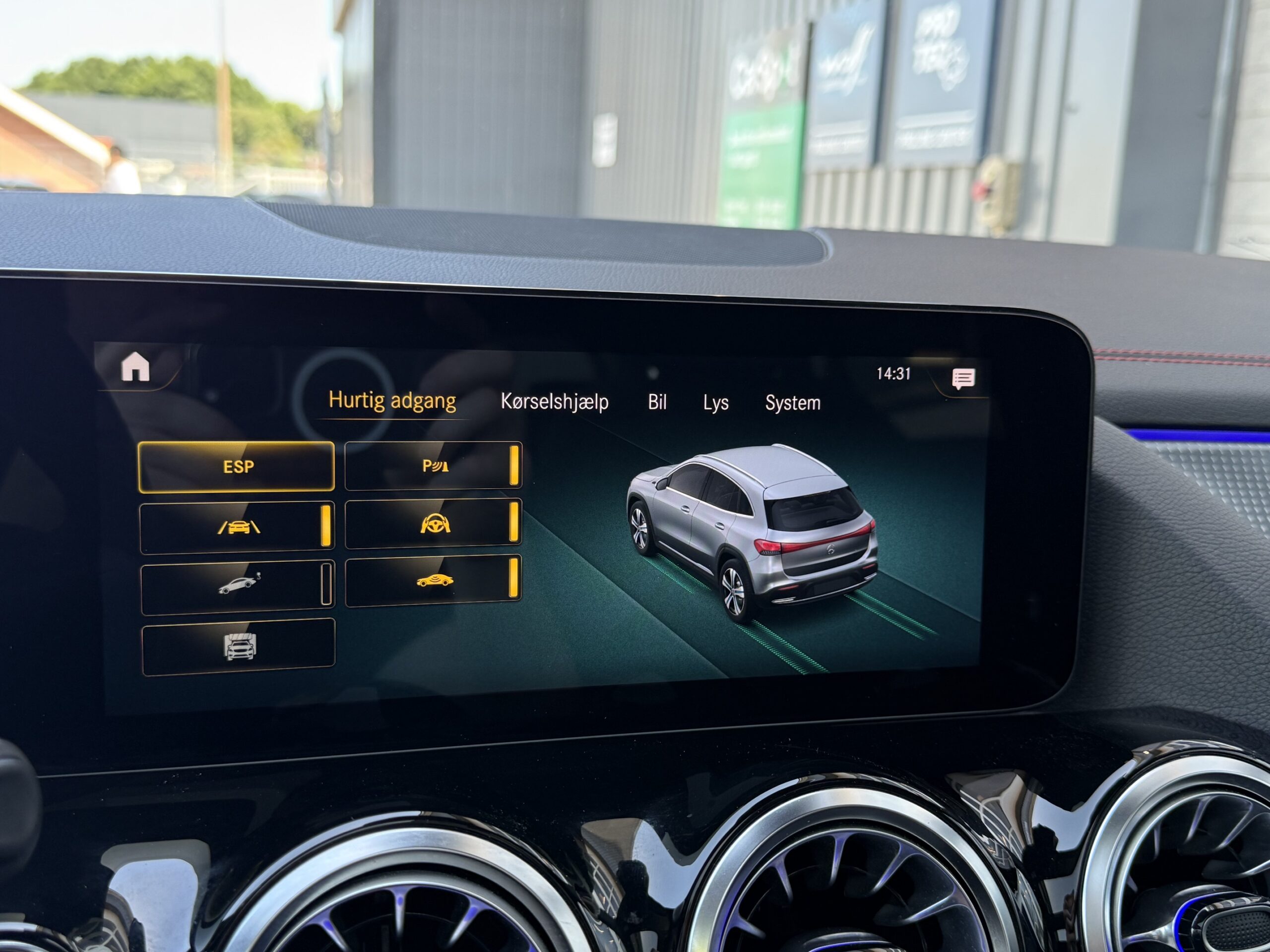 Mercedes EQA300 AMG Line 4Matic 5d