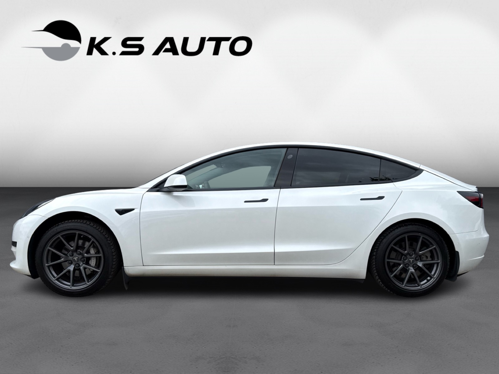 Tesla Model 3 Standard Range+ RWD 4d